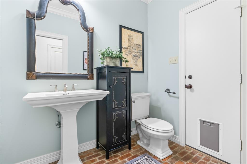 840 Winding Trail Crawford, TX 76638 - Photo 31 of 40 a bathroom with a toilet sink and mirror