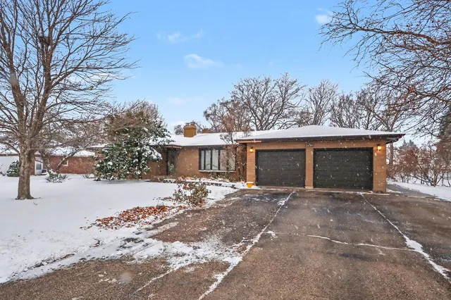 $360,000 | 24304 South Frontage Road West, Channahon, IL 60410