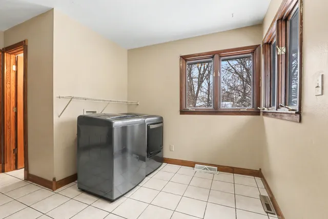 $360,000 | 24304 South Frontage Road West, Channahon, IL 60410