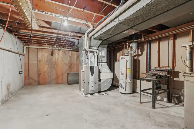 $360,000 | 24304 South Frontage Road West, Channahon, IL 60410