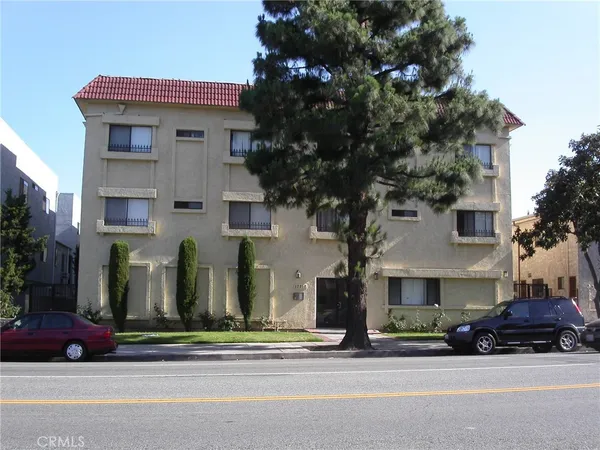 $1,895 | 17312 Chatsworth Street, Unit L, Granada Hills, CA 91344