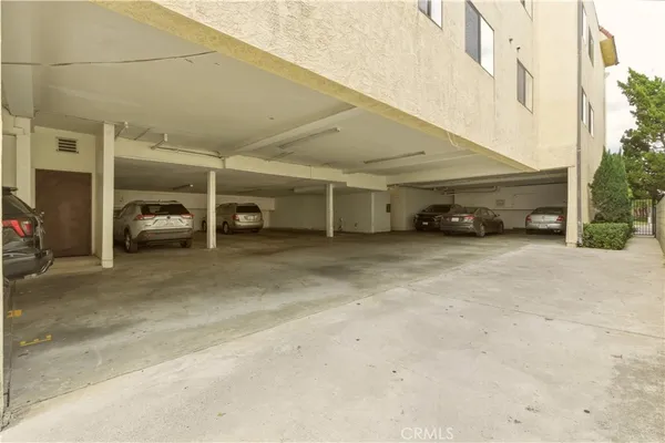 $1,895 | 17312 Chatsworth Street, Unit L, Granada Hills, CA 91344