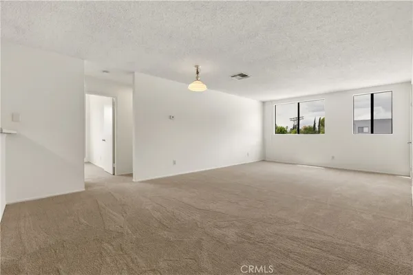 $1,895 | 17312 Chatsworth Street, Unit L, Granada Hills, CA 91344