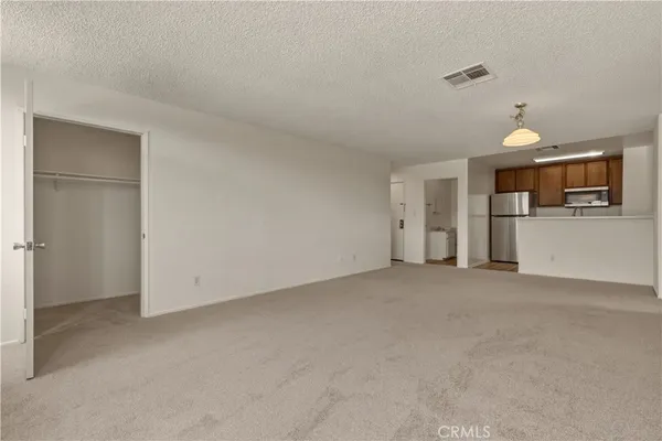 $1,895 | 17312 Chatsworth Street, Unit L, Granada Hills, CA 91344
