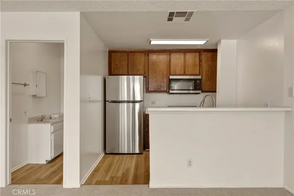 $1,895 | 17312 Chatsworth Street, Unit L, Granada Hills, CA 91344