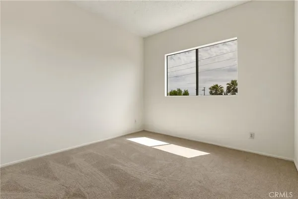 $1,895 | 17312 Chatsworth Street, Unit L, Granada Hills, CA 91344