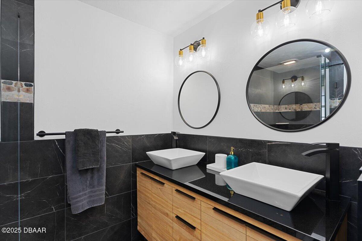 6225 Ranier Circle Port Orange, FL 32127 - Photo 22 of 50 a bathroom with a sink a mirror and a toilet