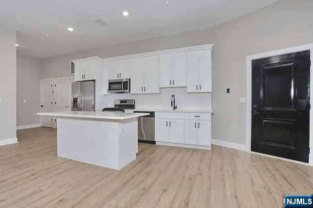 $3,200 | 385 Passaic Avenue, Unit 3, Lodi, NJ 07644