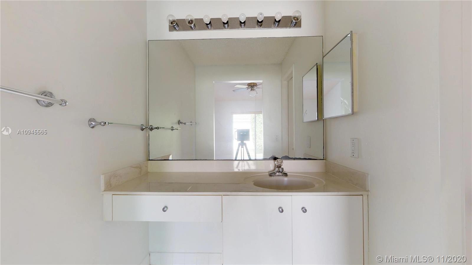 4357 Pine Ridge Court Weston, FL 33331 - Photo 38 of 56 Gallery Image 38