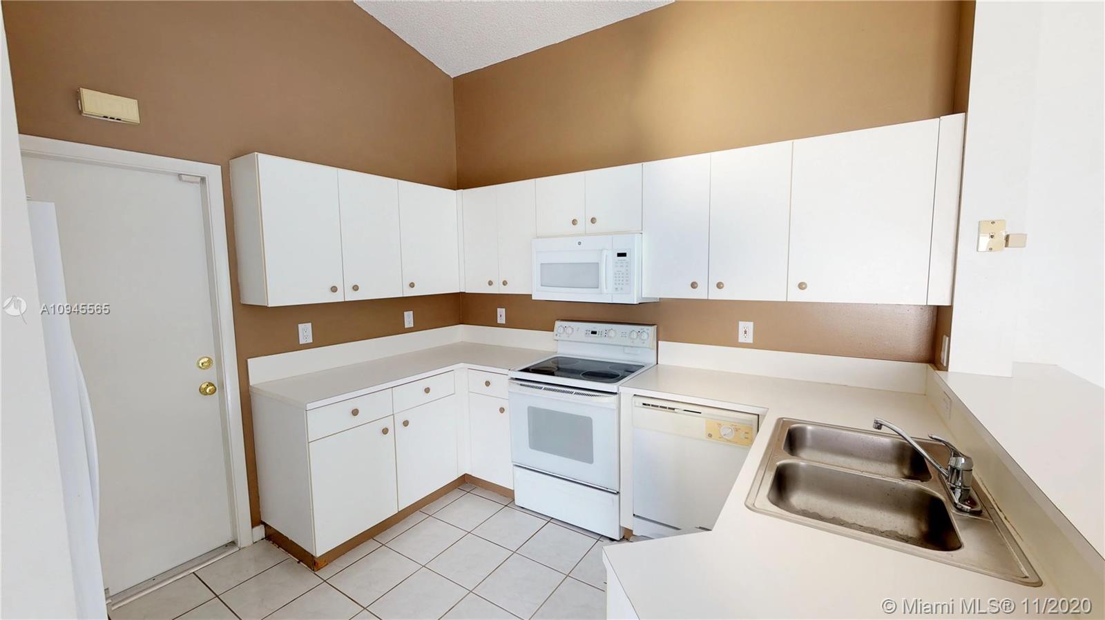4357 Pine Ridge Court Weston, FL 33331 - Photo 10 of 56 Gallery Image 10