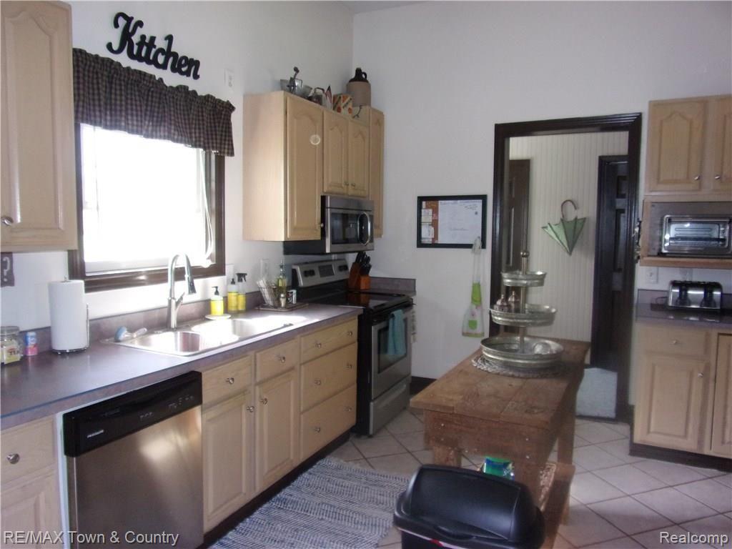 6009 Duffield Road Flushing, MI 48433 - Photo 3 of 28 106_2815 (1).JPG