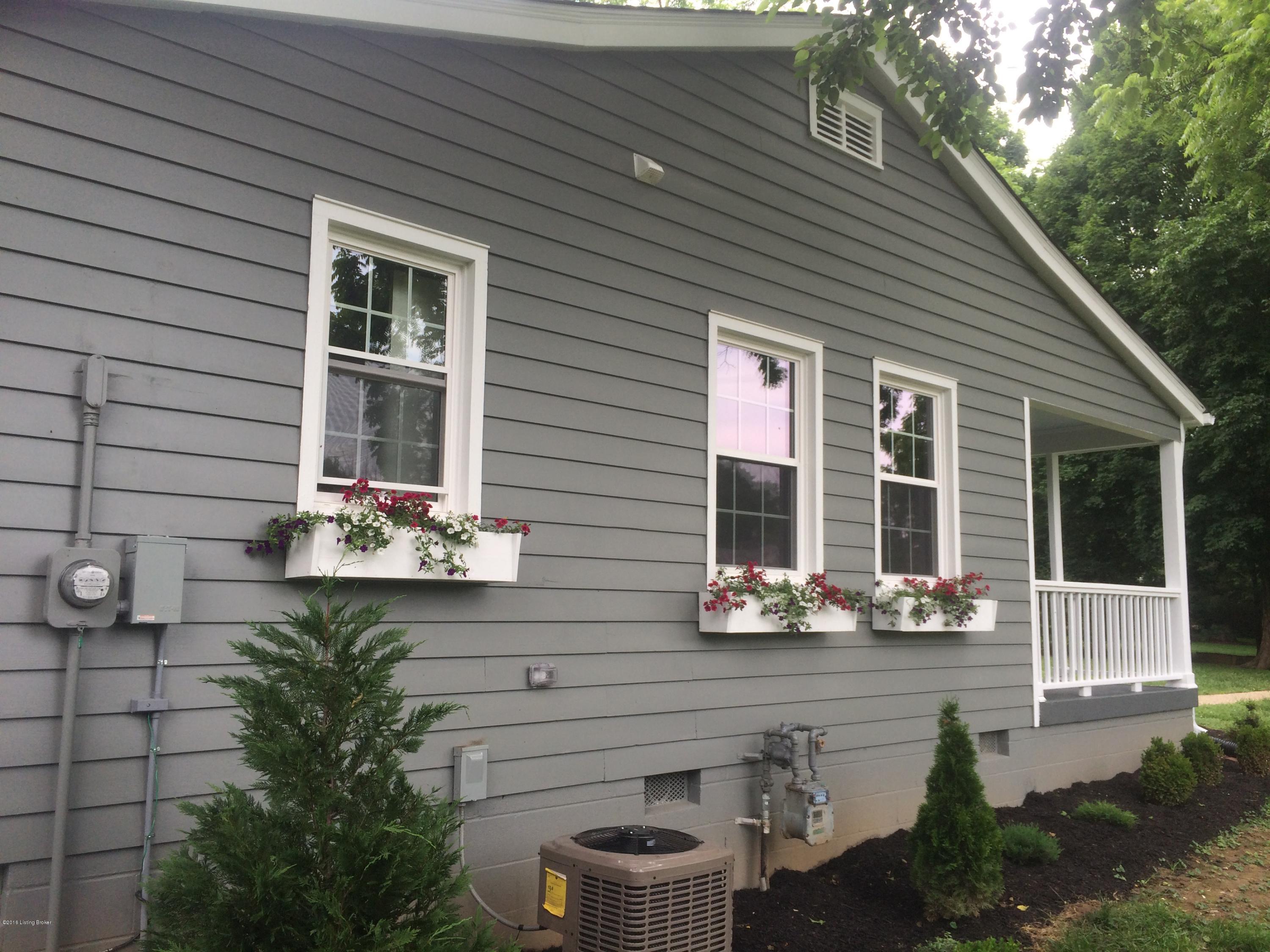 4008 Gloucester Road Louisville, KY 40207 - Photo 17 of 18 Flower Boxes