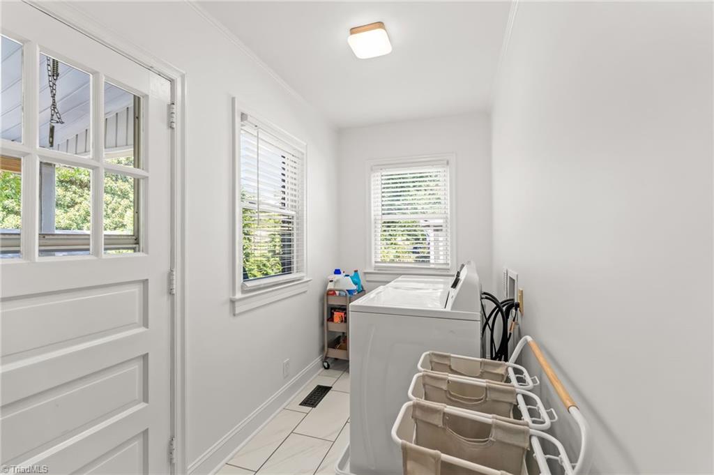 416 West Lexington Avenue High Point, NC 27262 - Photo 16 of 45 Look at this incredible Laundry space!