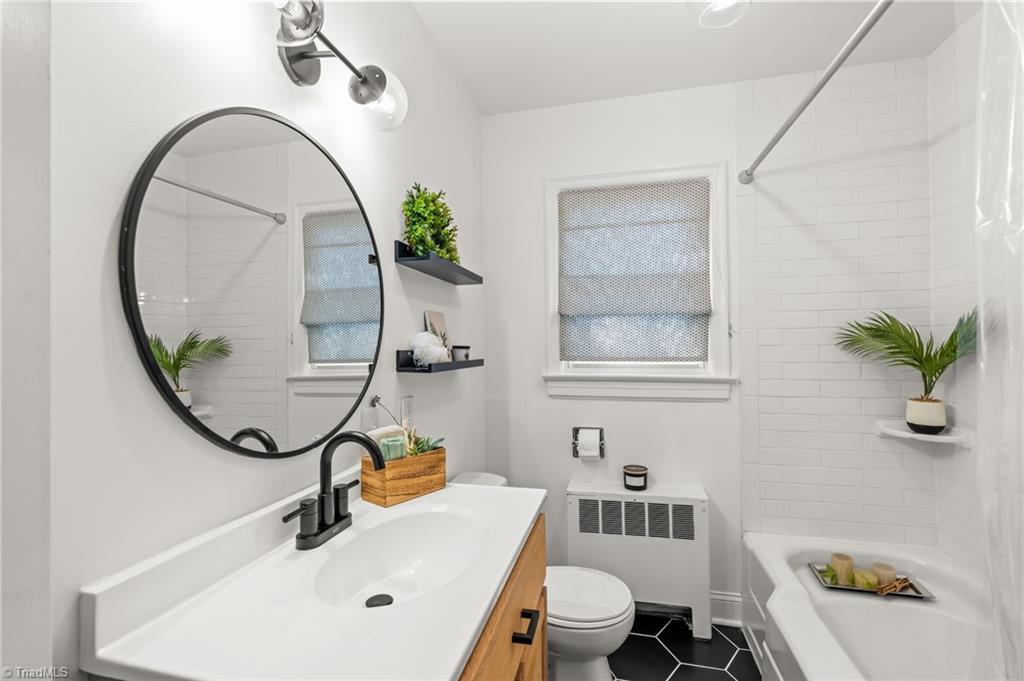 416 West Lexington Avenue High Point, NC 27262 - Photo 22 of 45 Main level Full bath