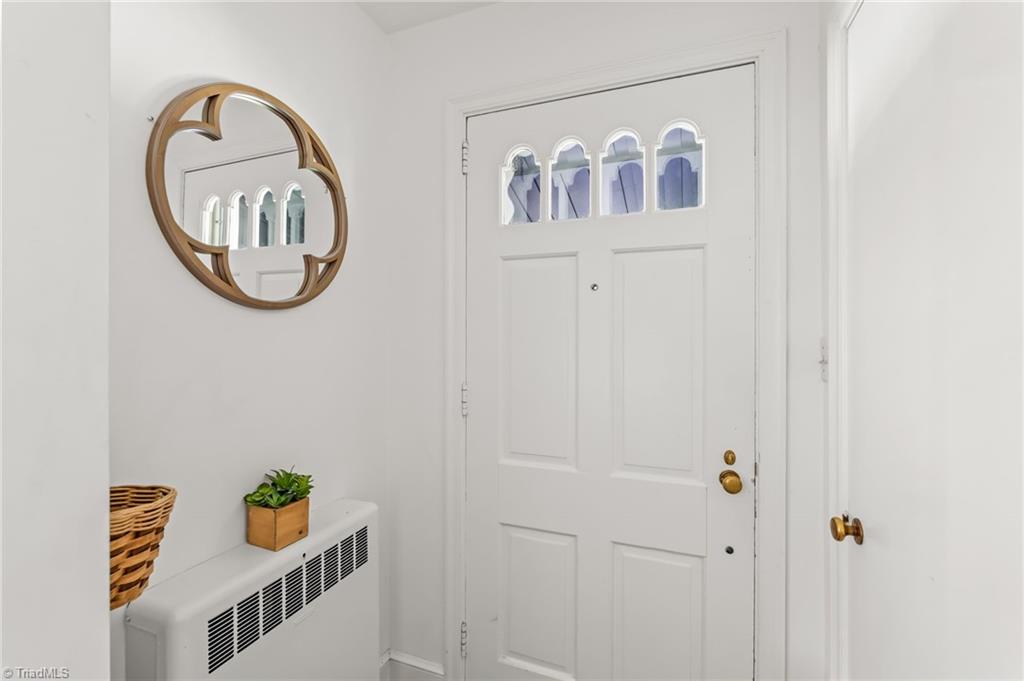 416 West Lexington Avenue High Point, NC 27262 - Photo 5 of 45 Entry