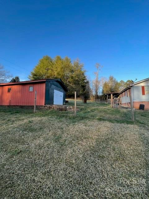 3229 Hiwassee Dam Access Road Murphy, NC 28906 - Photo 5 of 20 a backyard of a house with lots of green space
