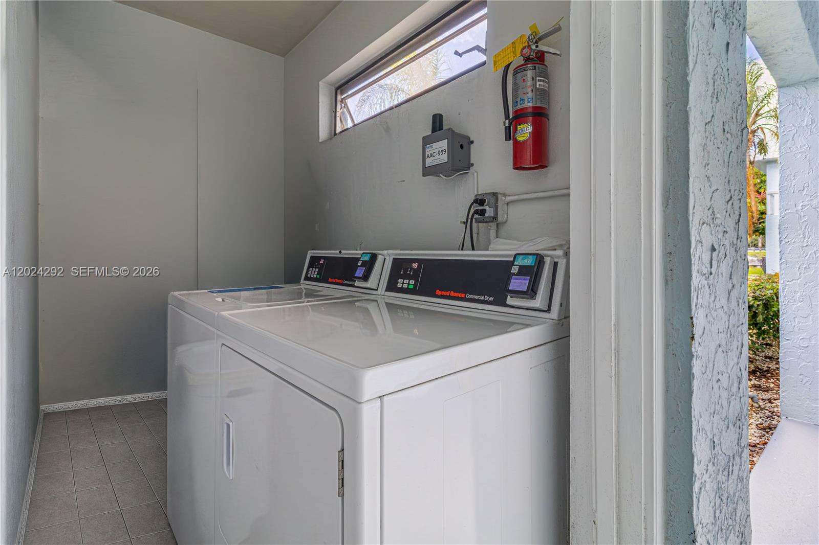 9780 Marina Boulevard, Unit 424 Boca Raton, FL 33428 - Photo 27 of 32 a utility room with dryer and washer