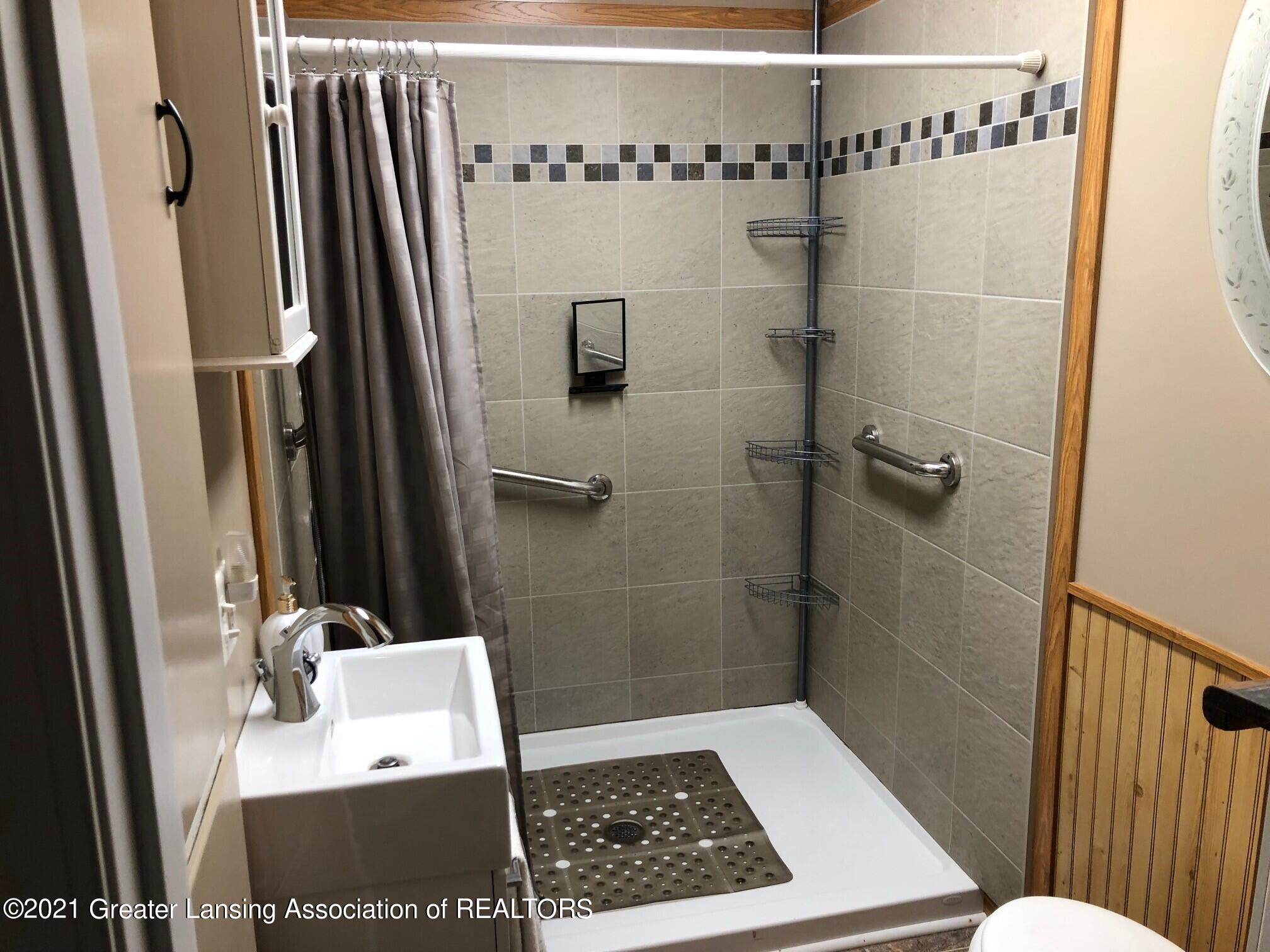 1719 East Jolly Road Lansing, MI 48910 - Photo 9 of 10 9