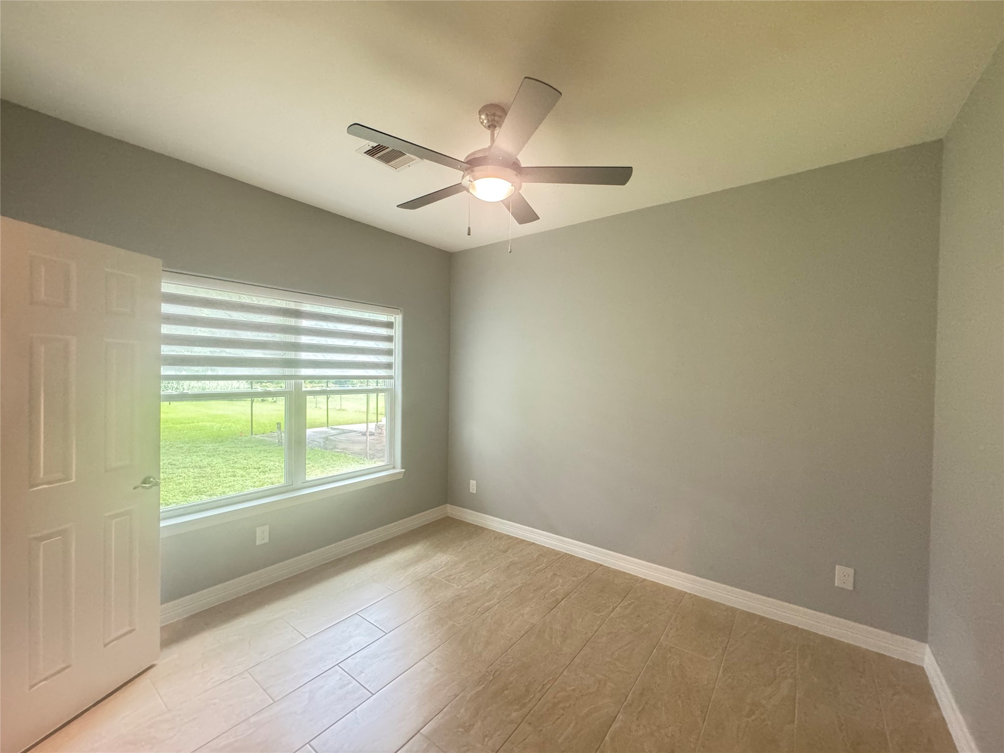 2010 Cherry Laurel Spring, TX 77386 - Photo 35 of 45 2nd bedroom
