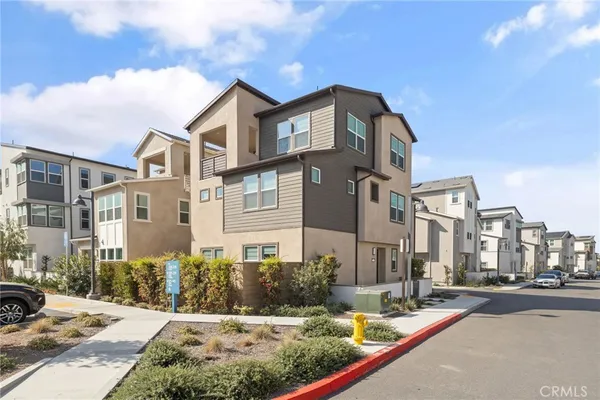 $5,600 | 236 Yerba, Irvine, CA 92618