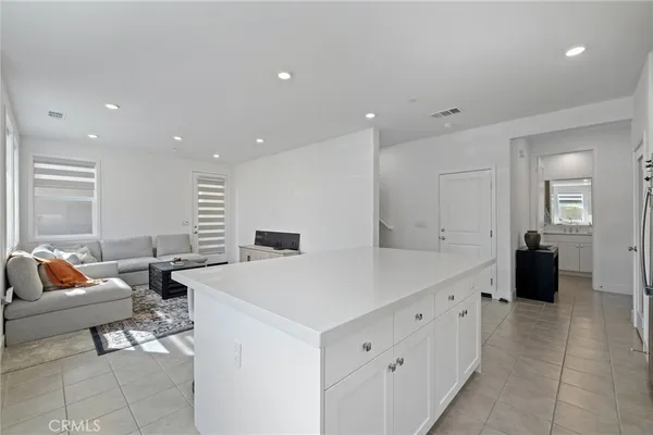 $5,600 | 236 Yerba, Irvine, CA 92618