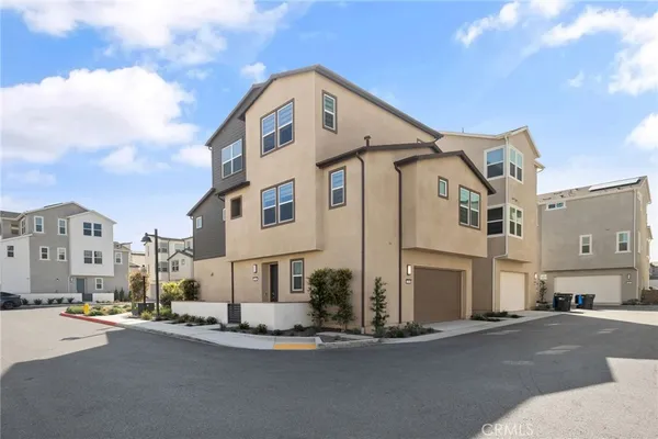 $5,600 | 236 Yerba, Irvine, CA 92618