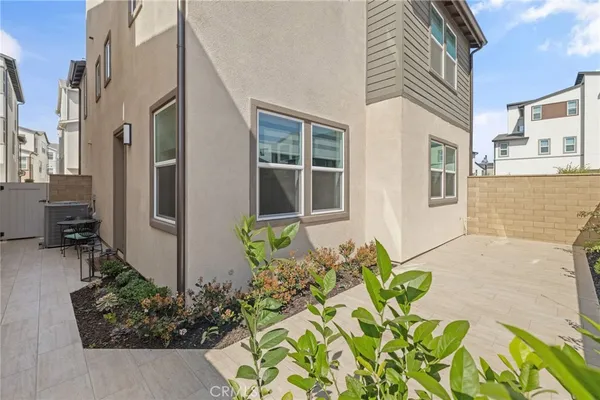 $5,600 | 236 Yerba, Irvine, CA 92618
