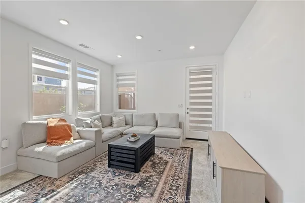 $5,600 | 236 Yerba, Irvine, CA 92618