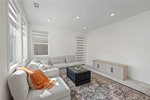 $5,600 | 236 Yerba, Irvine, CA 92618