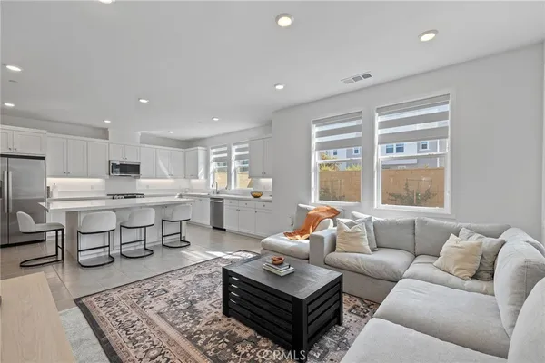 $5,600 | 236 Yerba, Irvine, CA 92618