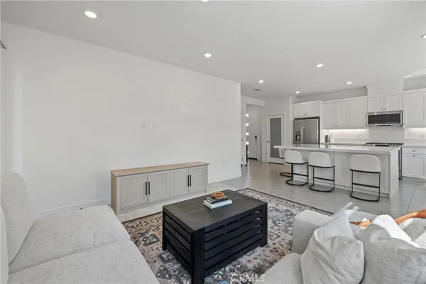 $5,600 | 236 Yerba, Irvine, CA 92618