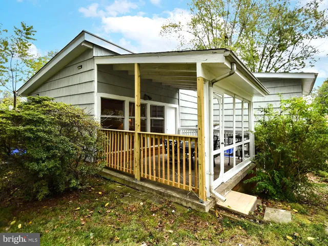 $555,000 | 907 North Belgrade Road, Silver Spring, MD 20902