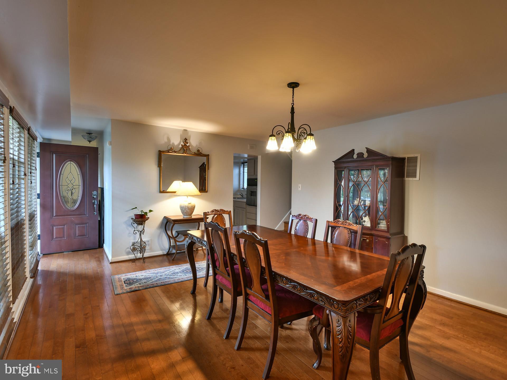 907 North Belgrade Road Silver Spring, MD 20902 - Photo 4 of 26 Dining Room