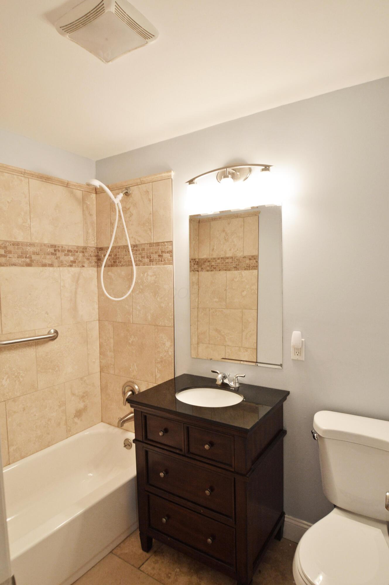 5138 Roberts Road Hilliard, OH 43026 - Photo 30 of 35 Hallway Bathroom B