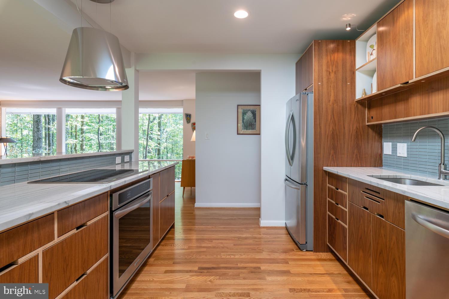 10322 Lloyd Road Potomac, MD 20854 - Photo 13 of 51