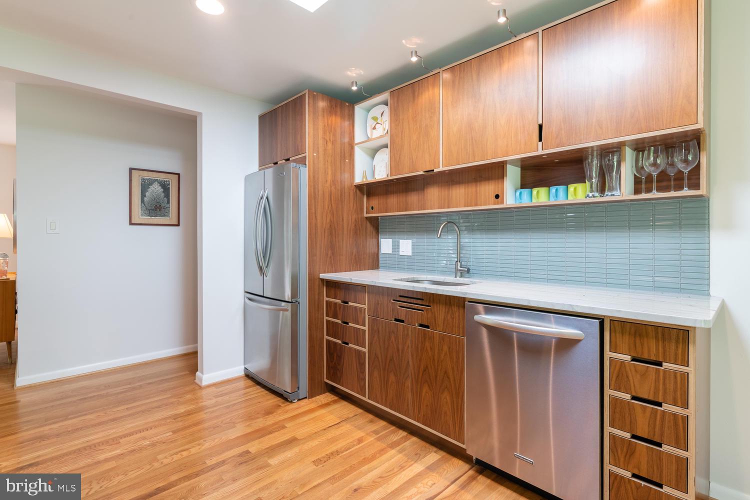 10322 Lloyd Road Potomac, MD 20854 - Photo 14 of 51