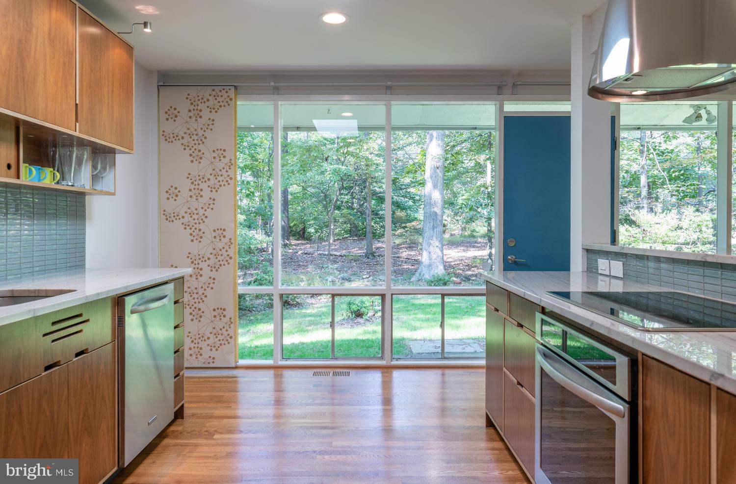 10322 Lloyd Road Potomac, MD 20854 - Photo 15 of 51