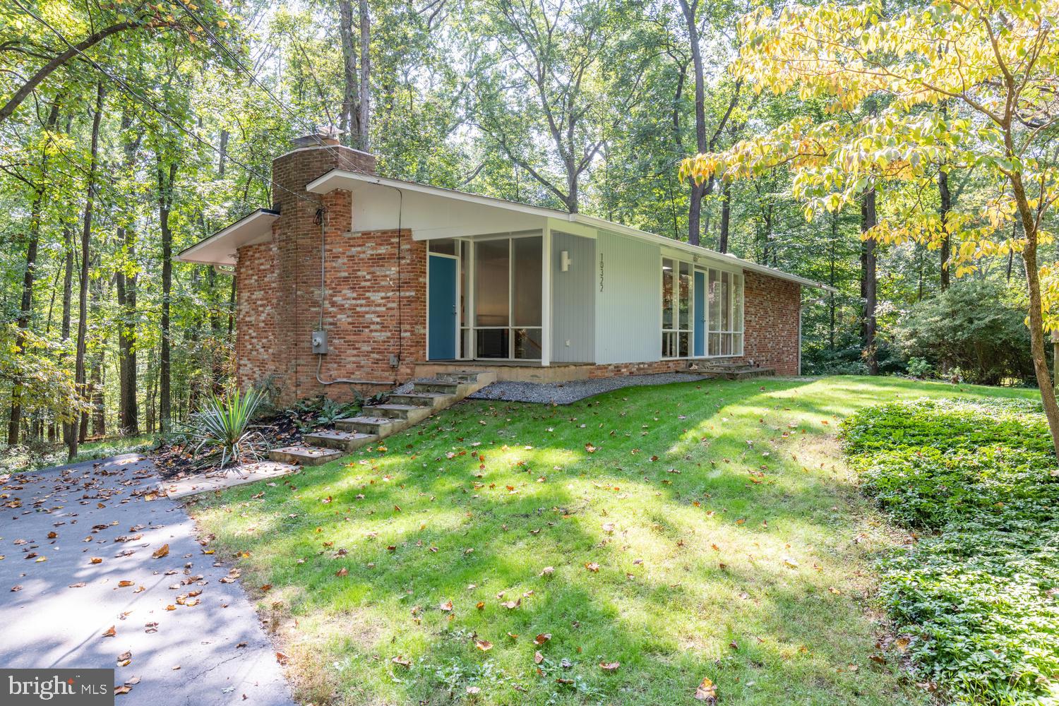 10322 Lloyd Road Potomac, MD 20854 - Photo 3 of 51