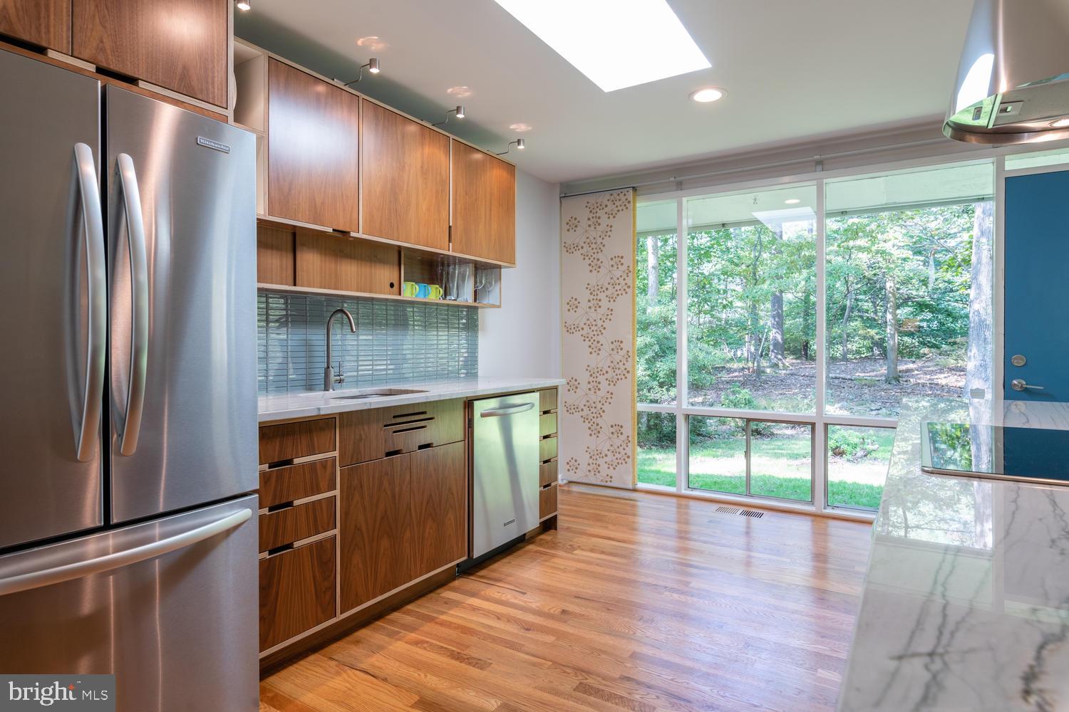 10322 Lloyd Road Potomac, MD 20854 - Photo 22 of 51