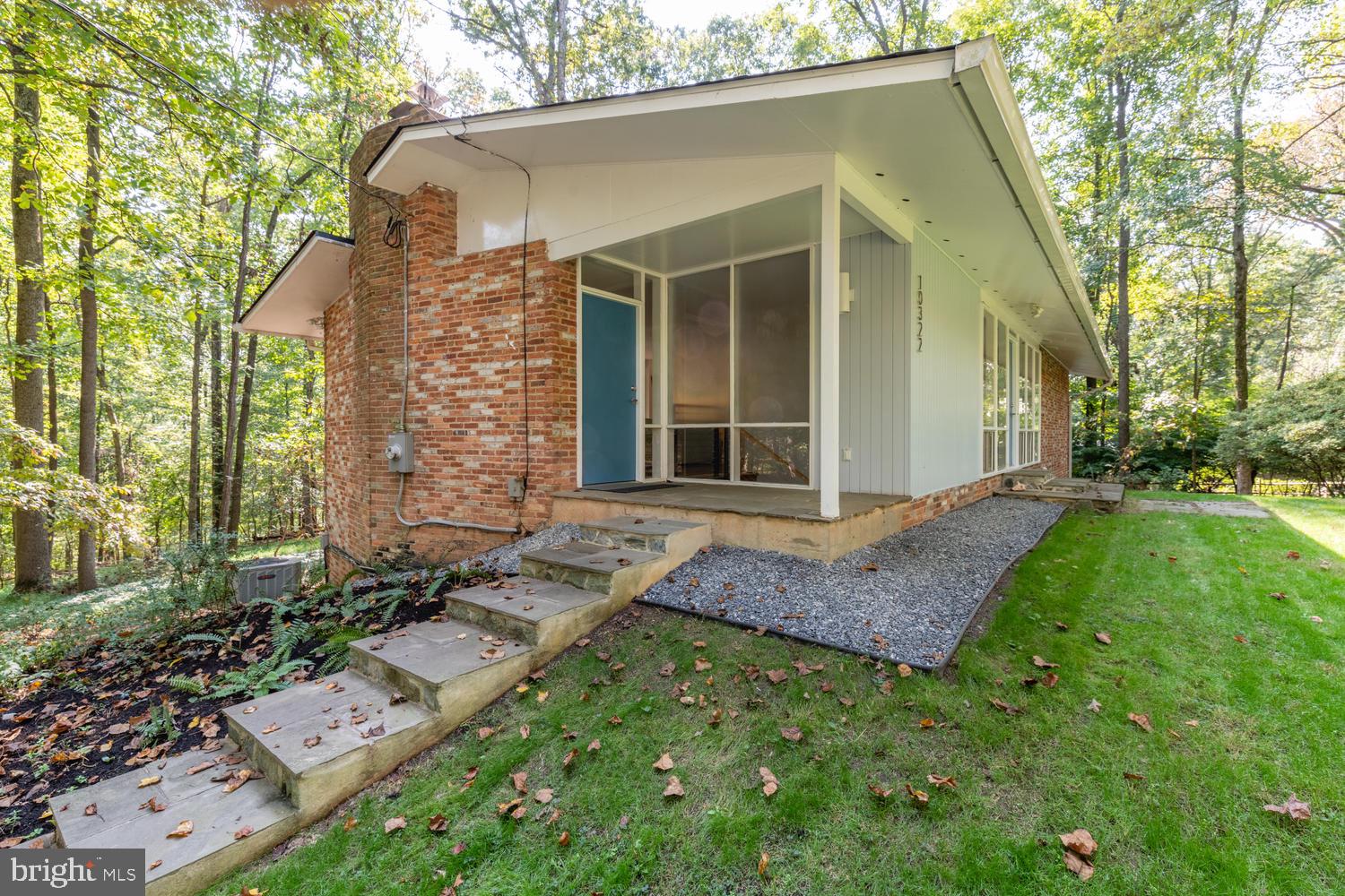 10322 Lloyd Road Potomac, MD 20854 - Photo 4 of 51