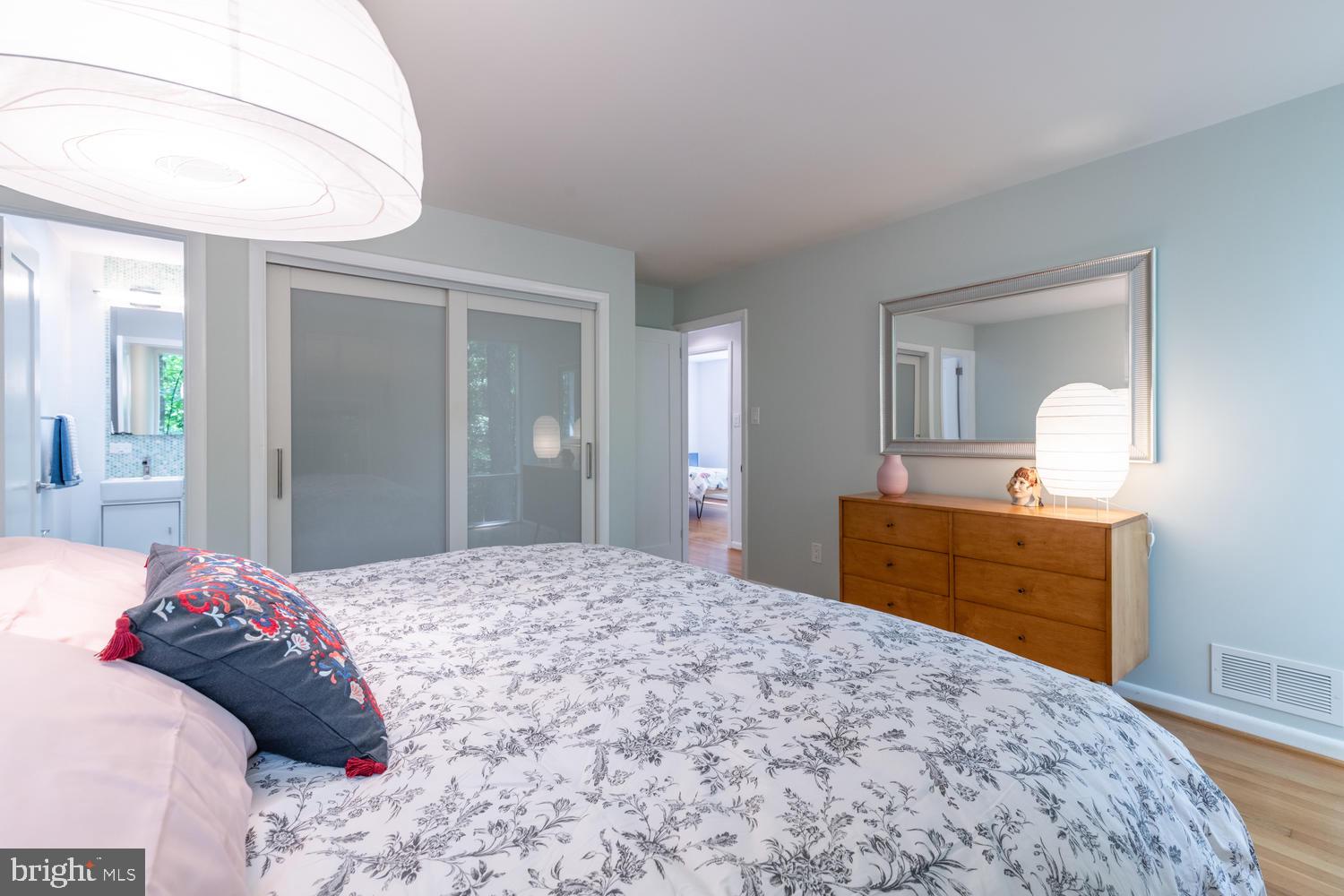 10322 Lloyd Road Potomac, MD 20854 - Photo 35 of 51