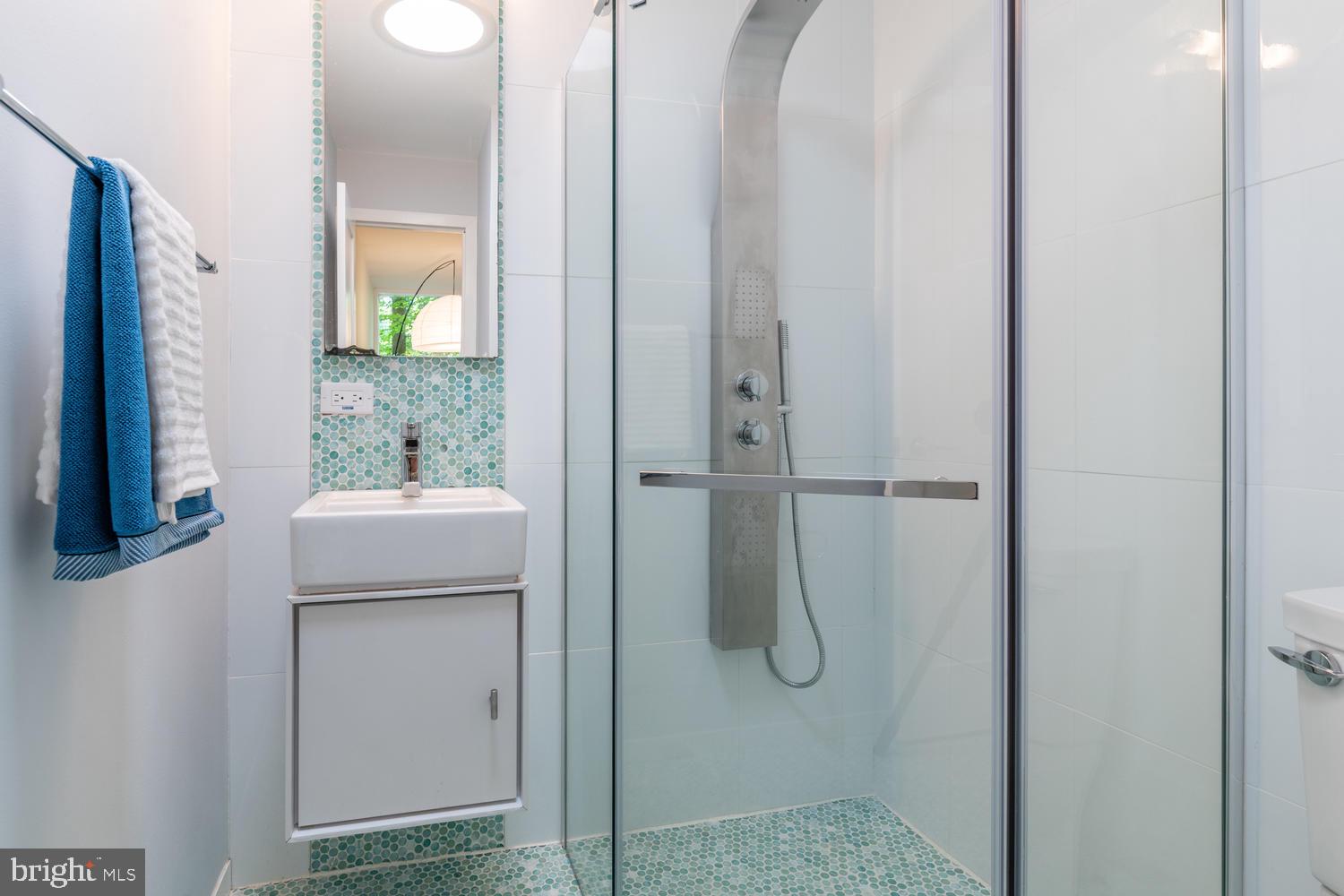 10322 Lloyd Road Potomac, MD 20854 - Photo 39 of 51