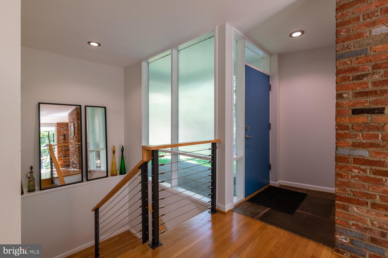 10322 Lloyd Road Potomac, MD 20854 - Photo 5 of 51