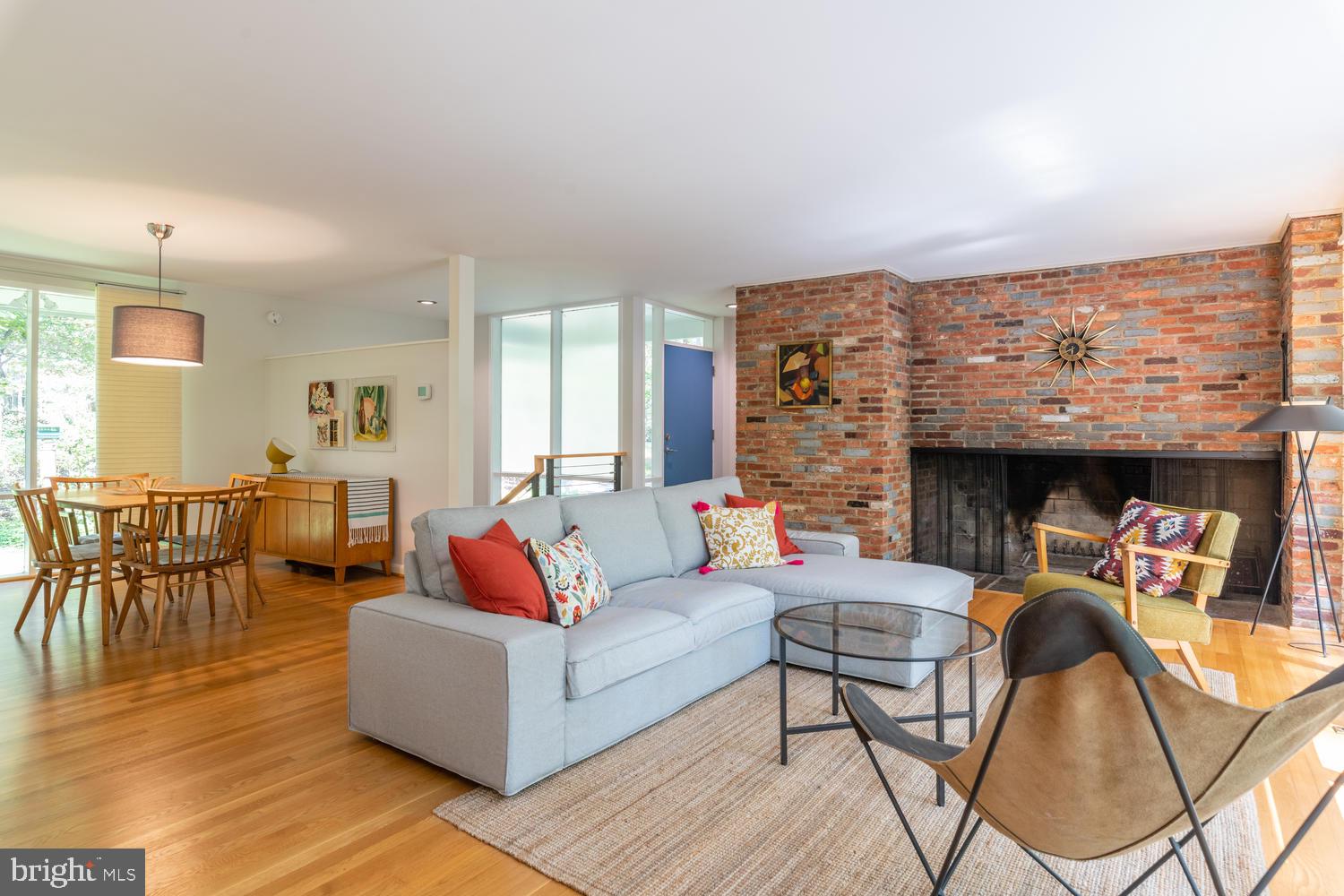 10322 Lloyd Road Potomac, MD 20854 - Photo 6 of 51