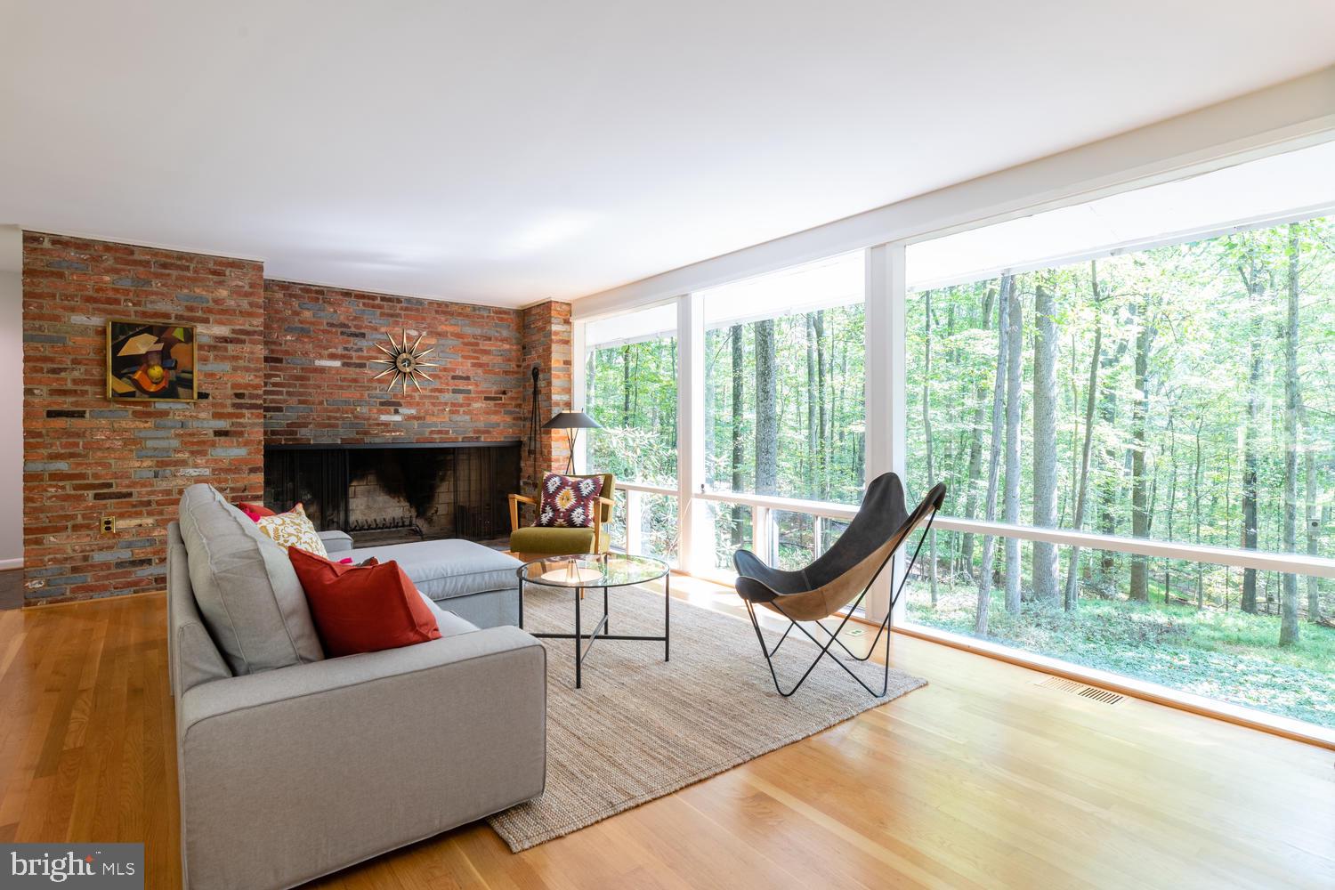 10322 Lloyd Road Potomac, MD 20854 - Photo 8 of 51