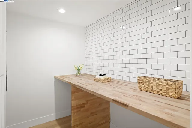 a view of a garage room