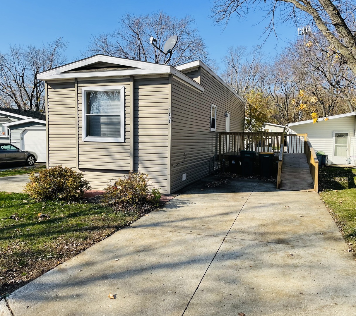 238 Northshore Road Elgin, IL 60123 - Photo 1 of 16 a front view of a house with garden