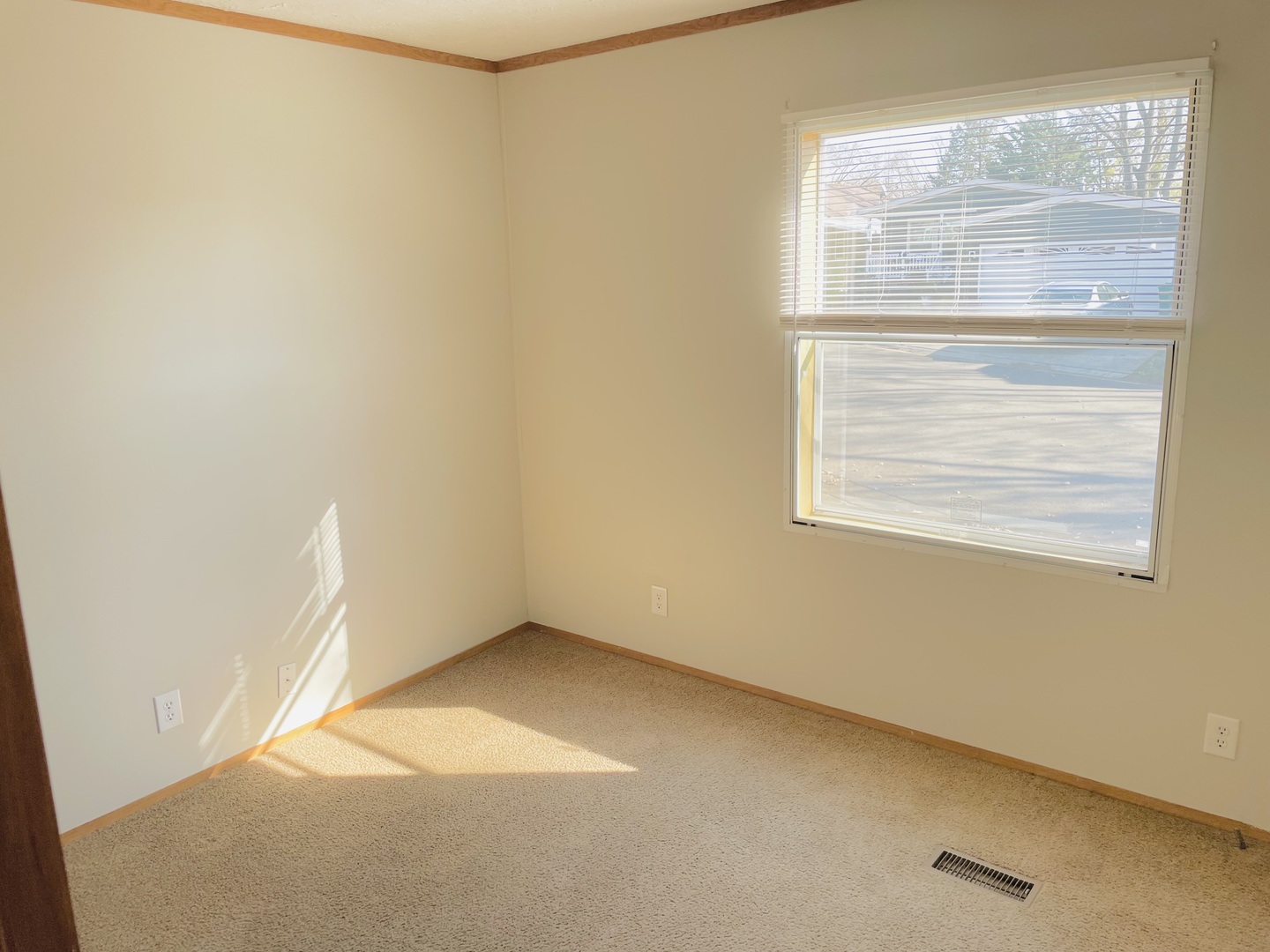 238 Northshore Road Elgin, IL 60123 - Photo 12 of 16 an empty room with a window