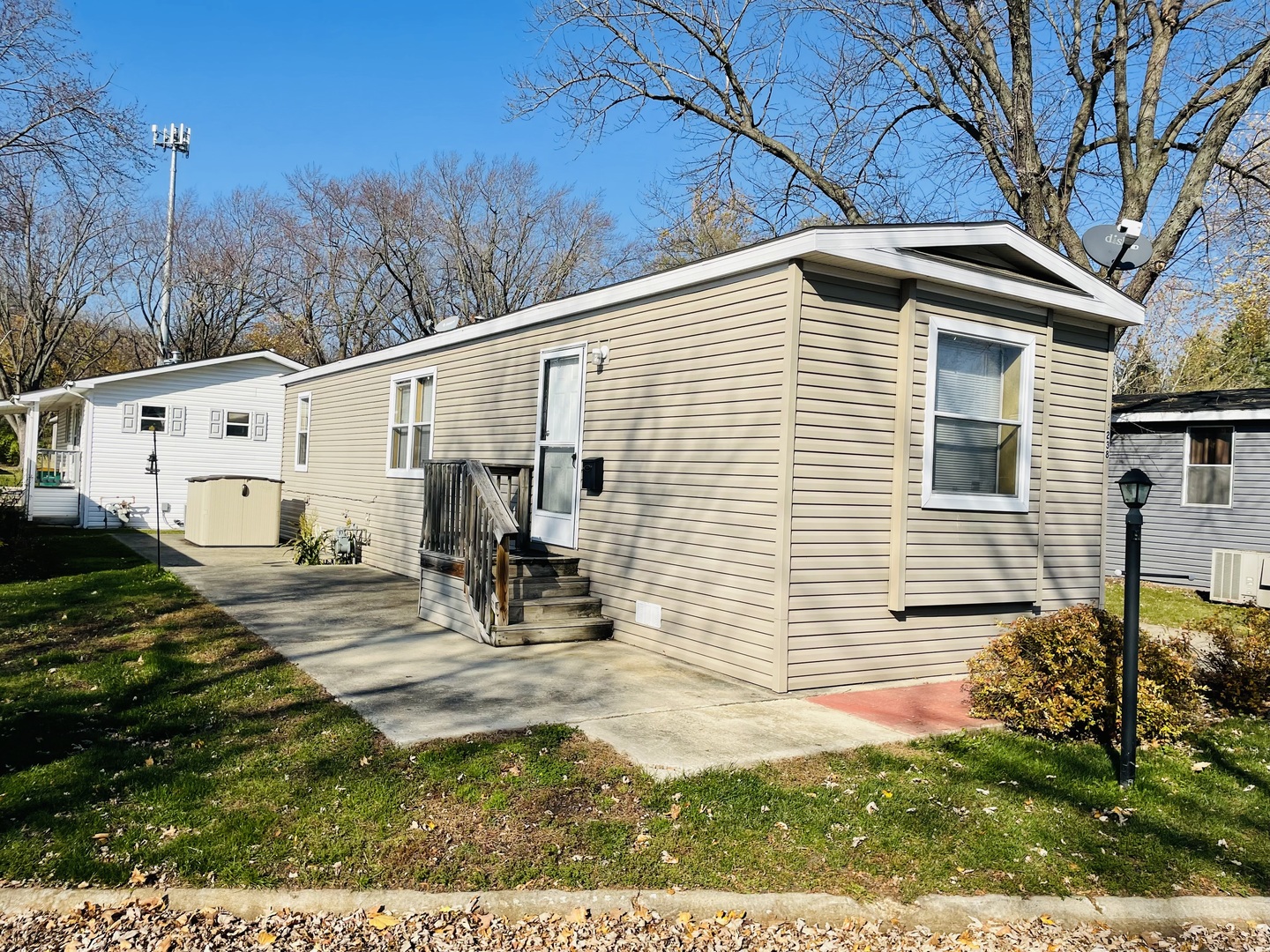 238 Northshore Road Elgin, IL 60123 - Photo 2 of 16 a view of a house with backyard