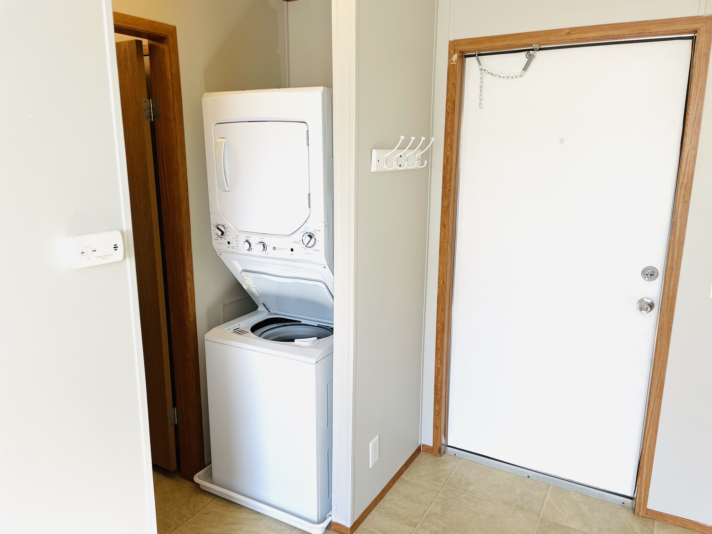 238 Northshore Road Elgin, IL 60123 - Photo 5 of 16 a utility room with dryer and washer